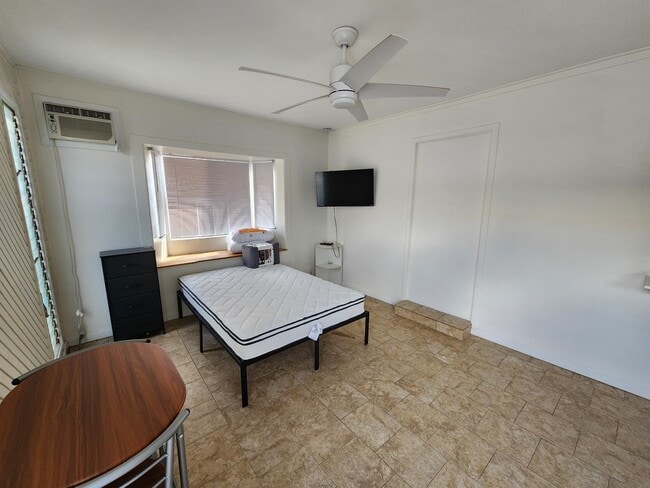 Building Photo - 339 Moi Pl Unit D