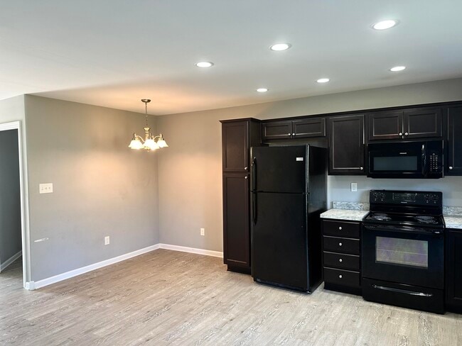 Photo - 2353 Walcot Way