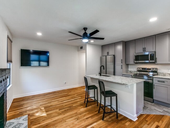 Building Photo - TCU 1 bedroom Unit - Summer 2026 Move In