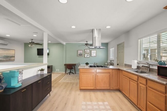 Building Photo - 1337 N Pershing Ave