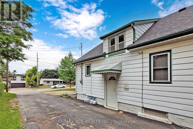 Photo - 112 Bridge St W