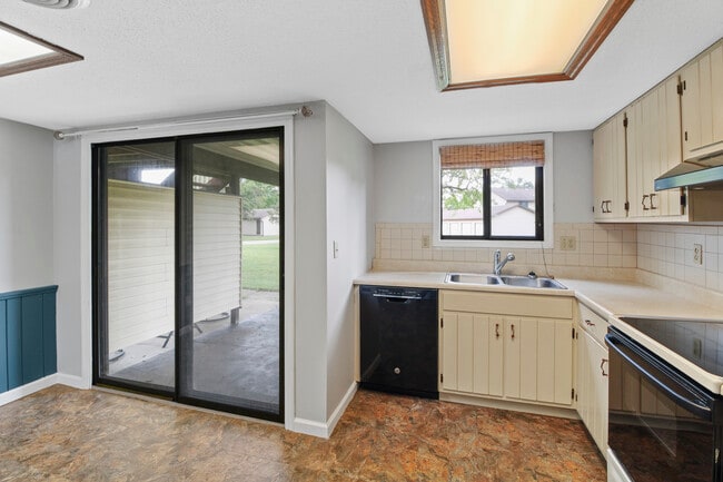 Photo - 1203 Dean Dr