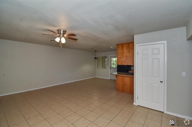 Building Photo - 1101 S Avenue C Unit G Rental
