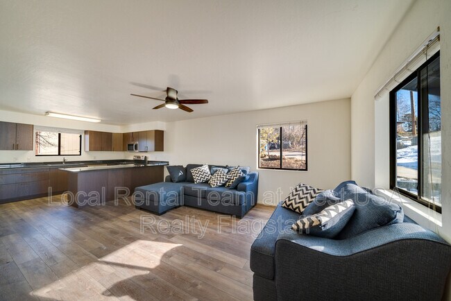 Photo - 55 S Pinegrove Rd House