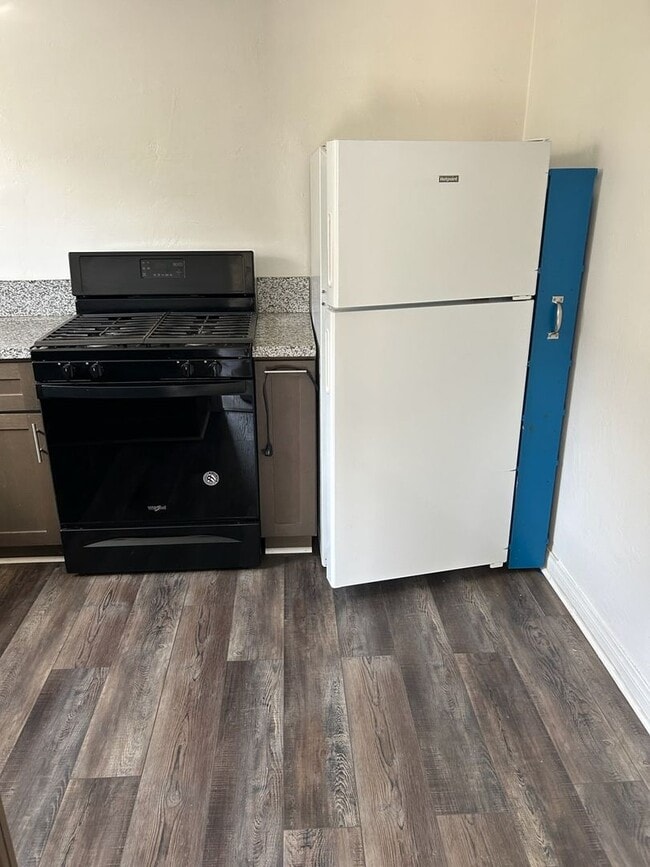 Photo - Clean, 1 bedroom, 1-bath w/bonus room/bdrm rental located off Ventura Ave