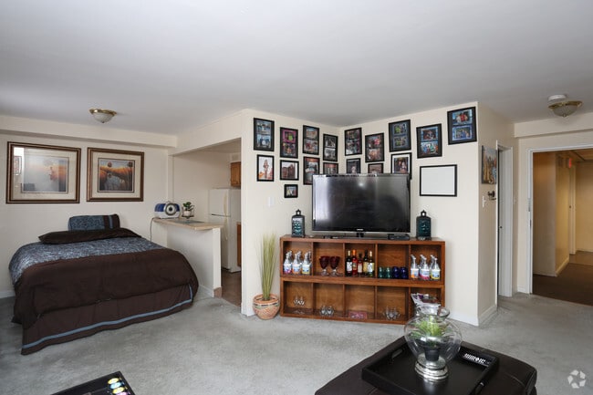 Living/Sleeping Area