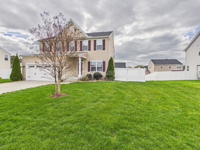 Photo - 555 Oliver Wy