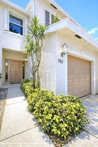 703 Crosswinds Dr