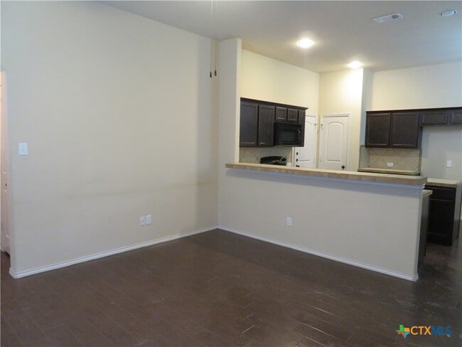 554 Creekside Cir