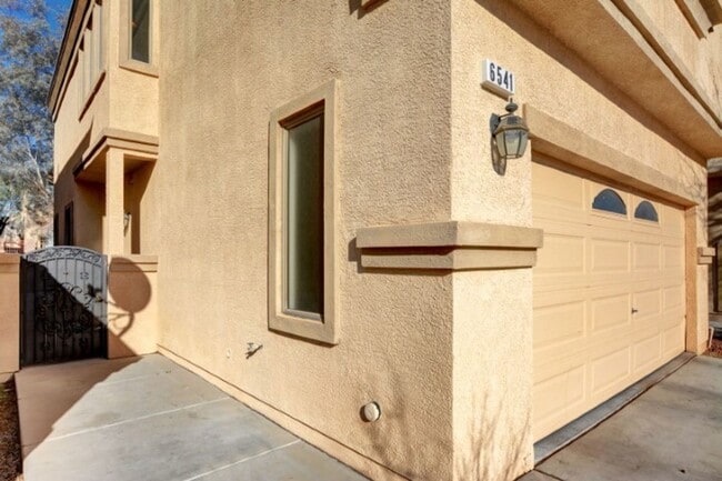 Photo - Awesome 3 Bedroom, 2 Story Home in North L...