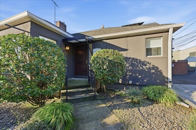 Photo - 1611 NE 16th Ave