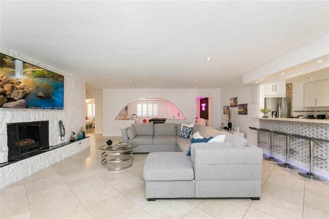 Photo - 1900 N Victoria Park Rd