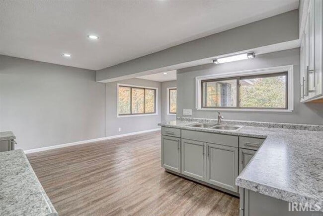 Photo - 1342 W Dupont Rd