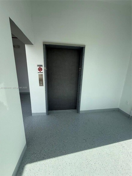 Photo - 1091 E 17th St Unidad 301