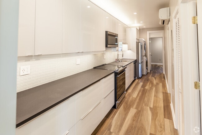 Building Photo - 1908 Constitution Ave NE Unit Apt #2