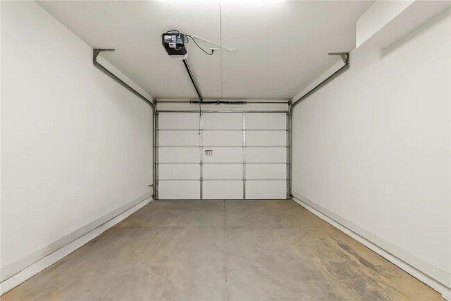 Photo - 3360 Landon Dr W