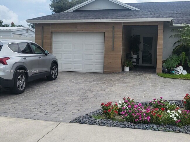 Building Photo - 5512 SW 57th Pl Rental