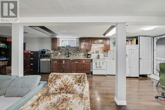 Photo - 144 Voltarie Cres