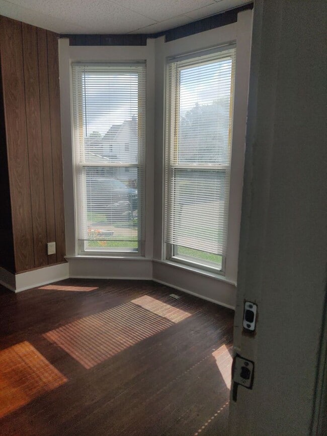319 S GREEN