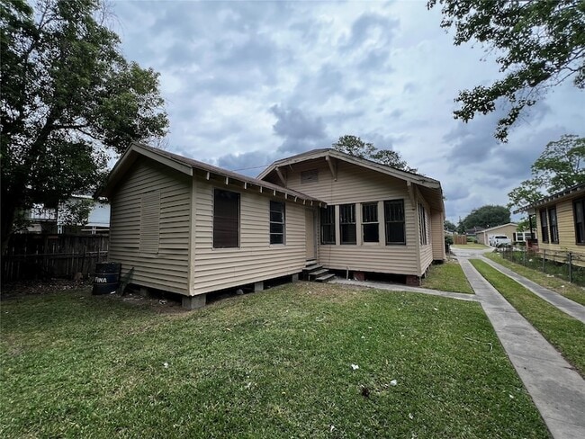 Photo - 2394 Avenue A