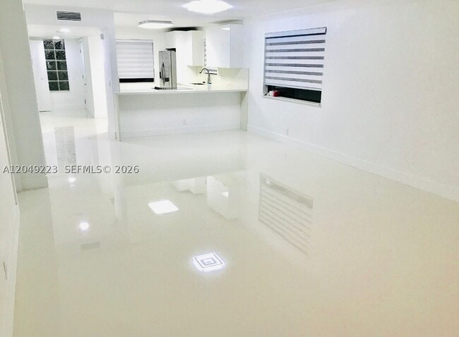 Building Photo - 16531 Blatt Blvd Unit 201