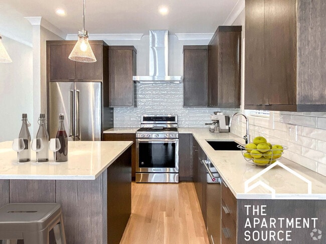 Building Photo - 3347 N Kenmore Ave Unit 1N Rental