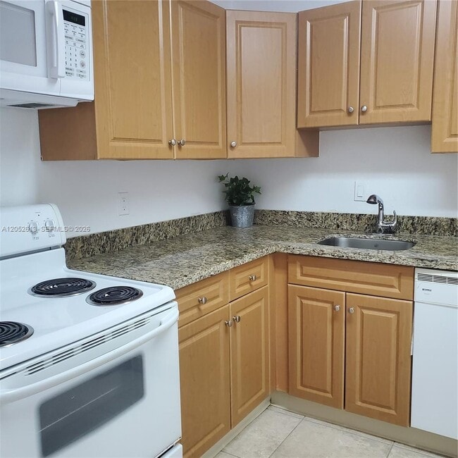 Building Photo - 5112 NW 79th Ave Unit 203