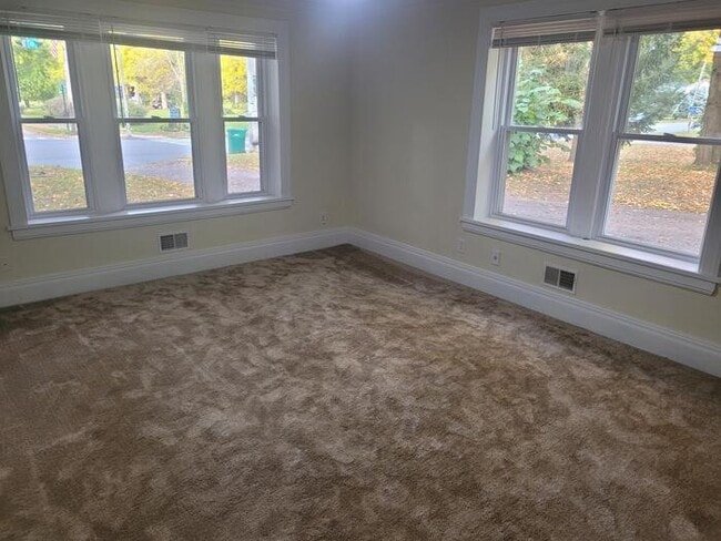 Photo - Perfect For Student Housing! 4 Bedroom Hou...