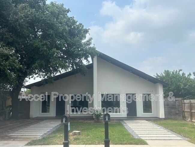 Building Photo - 2120 Datepalm Ave Unit A