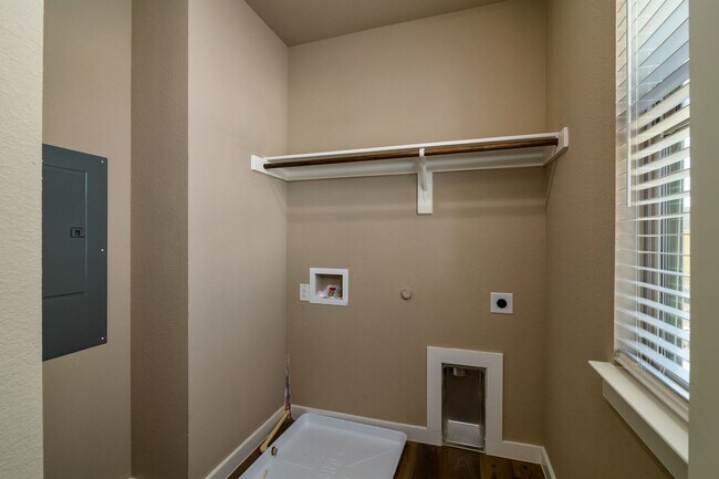 Photo - AVAILABLE NOW! GORGEOUS 2 BEDROOM FOUR PLEX LOCATED IN MIDLOTHIAN ISD!