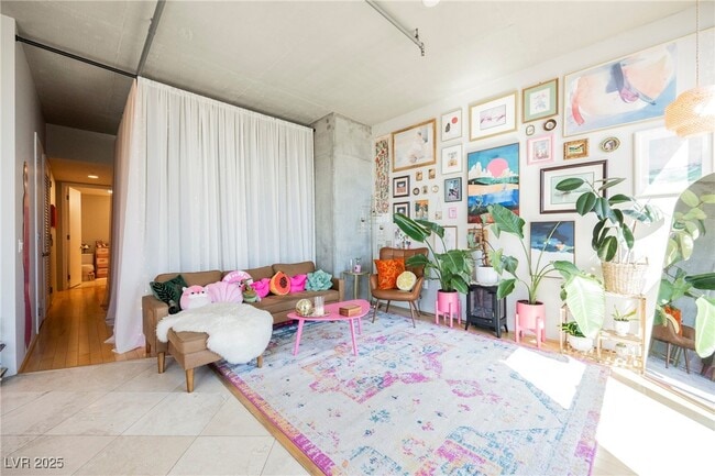 Building Photo - 353 E Bonneville Ave Unit 753