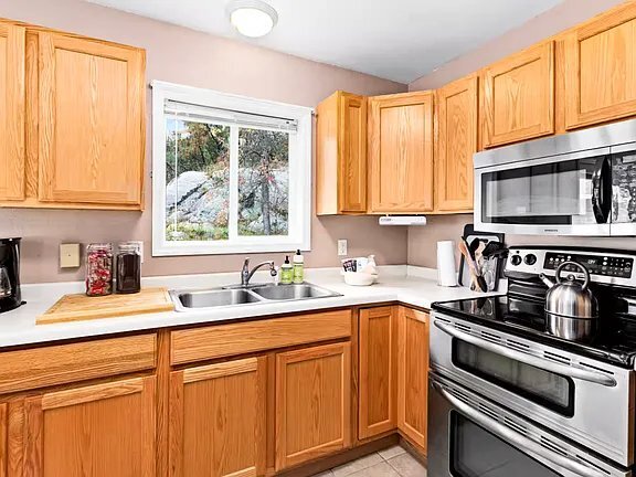 Photo - 24 Dalles Ave