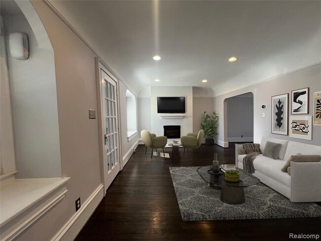 Photo - 115 E Lincoln St