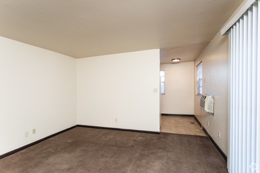 1BR, 1BA - 650 SF