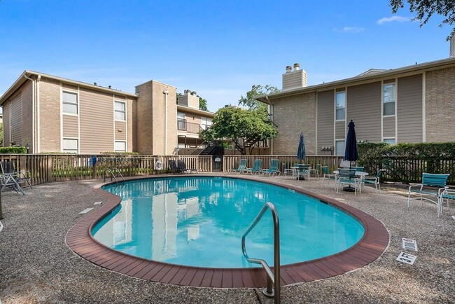 Building Photo - 726 Bering Dr Unit L Rental