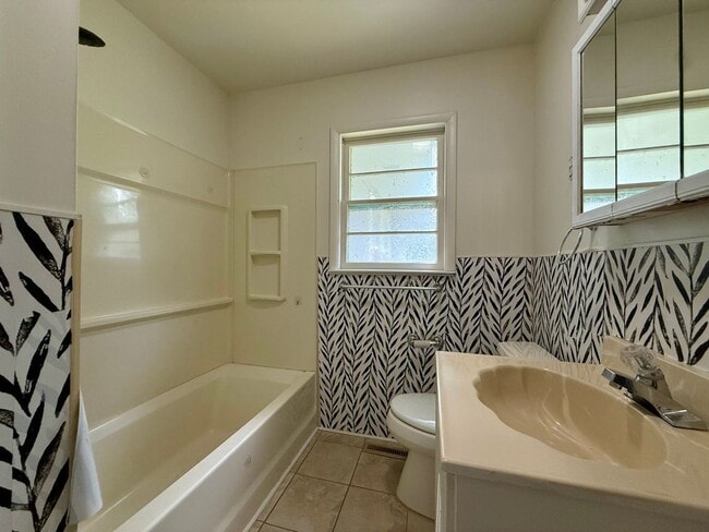 Photo - 5 Bedroom 2 Bathroom in Derby, KS