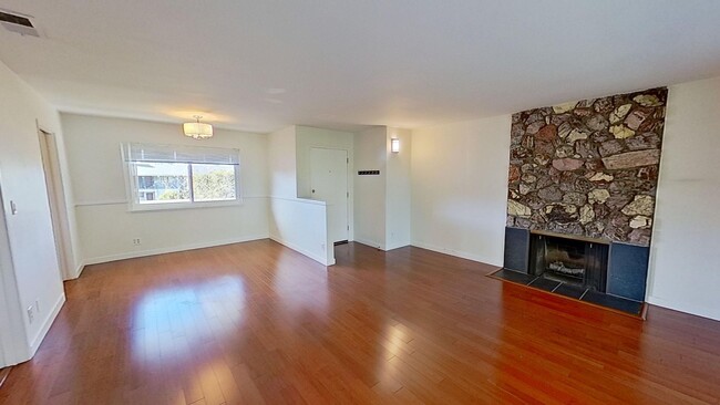 2 Bed / 2 Bath Condo Uptown Santa Barbara - 2 Bed / 2 Bath Condo Uptown Santa Barbara Unit 16