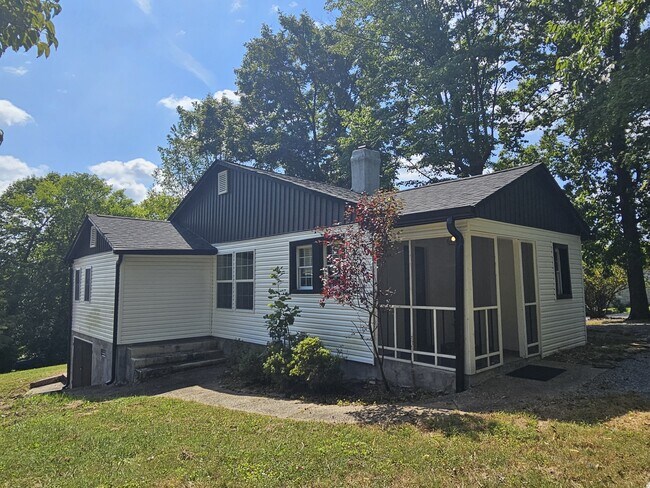 Building Photo - 6005 Medlin Heights Rd