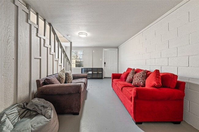 Photo - 6911 Avenue O