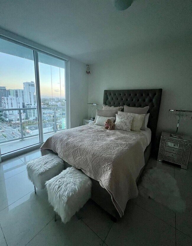 Photo - 185 SW 7th St Unit 1714