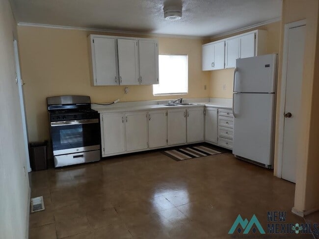 Photo - 1108 S Santa Catalina St