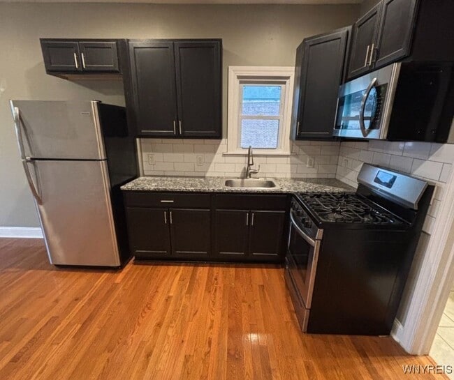 Photo - 2096 Seneca St