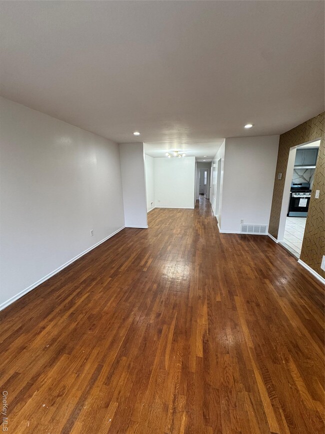 Photo - 144-05 21st Ave