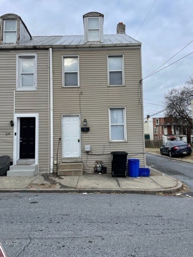 Building Photo - 626 Dauphin St Rental