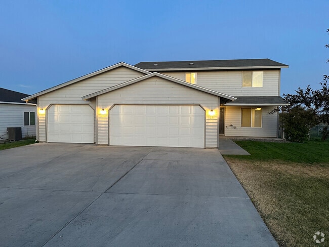 Building Photo - 1021 W Windrose Dr Rental