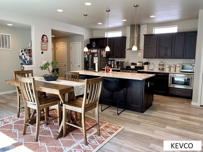 Photo - Impressive Newer House In Mosaic