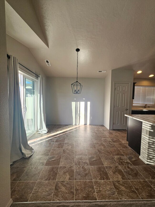 Photo - Meridian 3 Bedroom Single Story - Ten Mile and Freeway Meridian