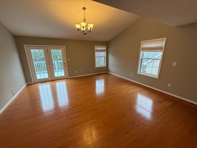 Photo - 307 Heartwood Crossing