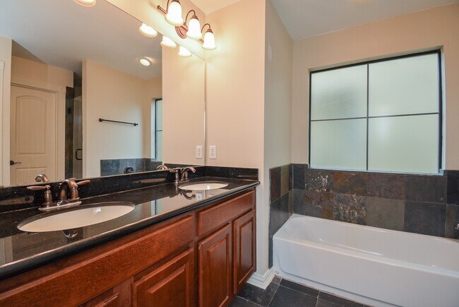 Photo - 5310 Larkin St