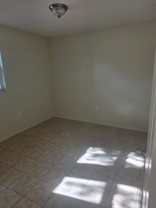 Photo - 3/2 DUPLEX
